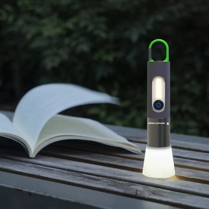 Lampe de poche LED zoomable 4 modes, Rechargeables 1800mAh