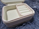 Trousse à bijoux en cuir PU anti-poussière à double couche avec miroir -  PM - منظم مجوهرات أنيق مزدوج الطبقات للسفر
